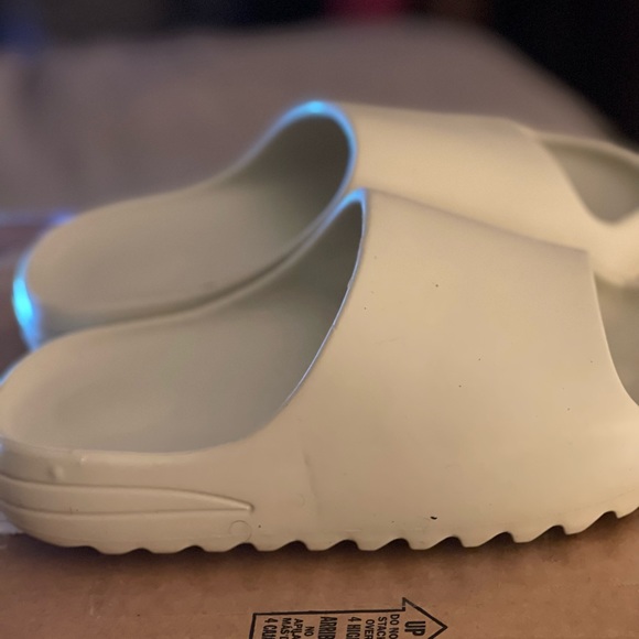 Kickies cream slides - Picture 5 of 5